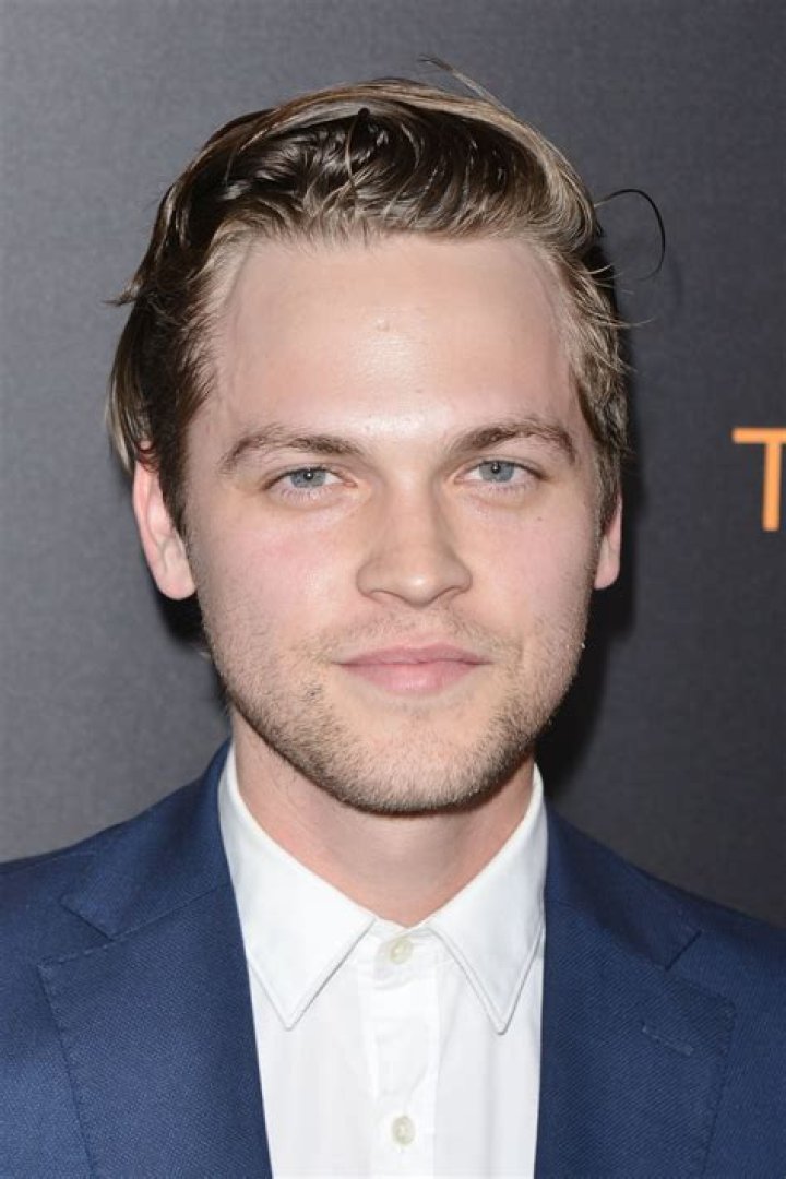 Alexander Calvert | Supernatural, Jack, Career, Girlfriend, Cat, Early Life