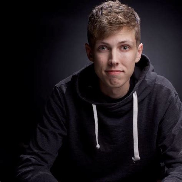 Hire Cam Bertrand for a Corporate Event or Performance Booking.