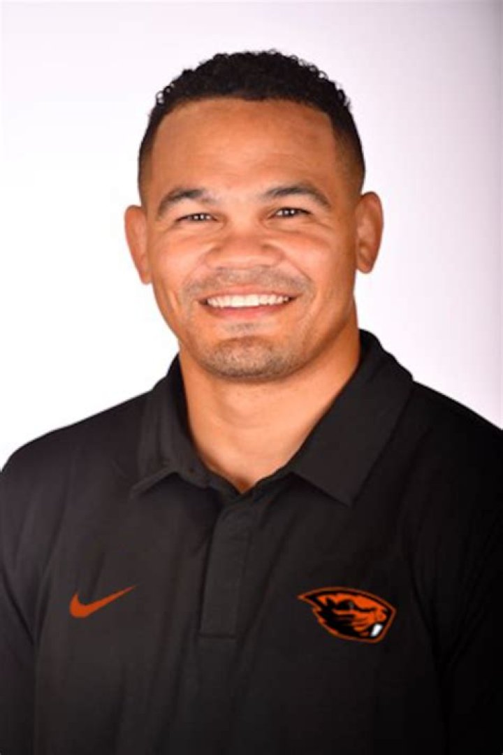 Hire Chris Pendleton for a Corporate Event or Performance Booking.