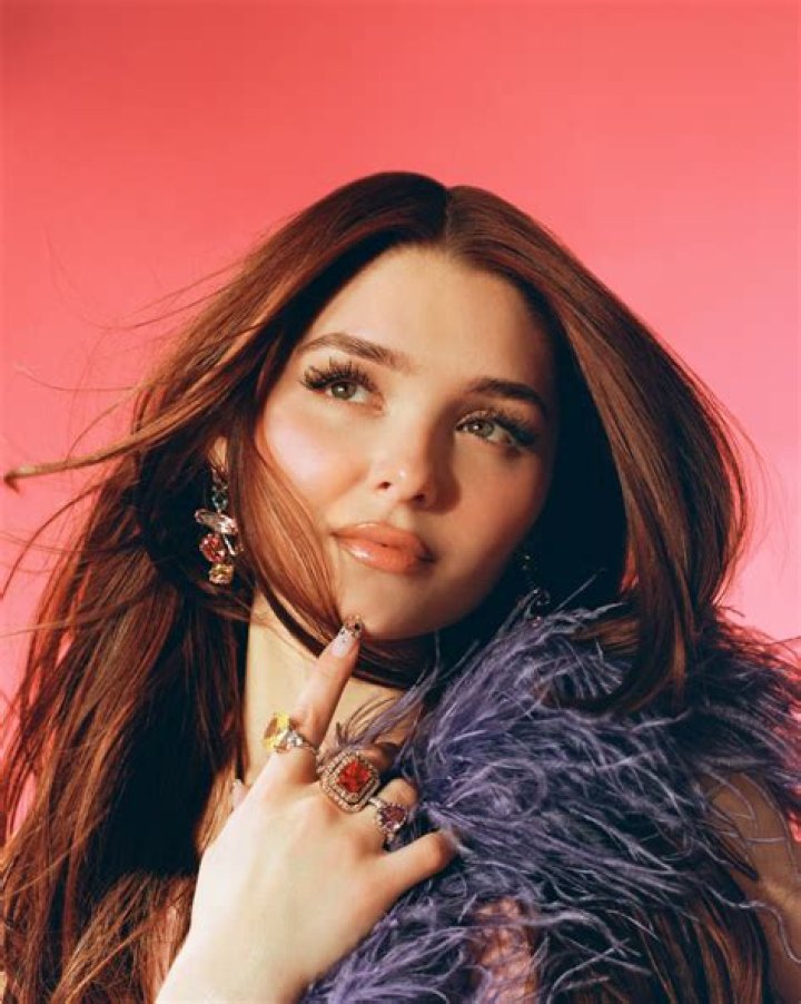 Meet Gabi Sklar – Celeb Secrets